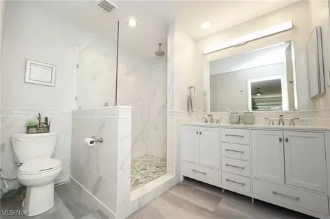 Bath - 655 Hampton Ridge Dr, Akron, OH 44313 photo 2 of 5