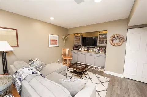 Living - 655 Hampton Ridge Dr, Akron, OH 44313 photo 3 of 4
