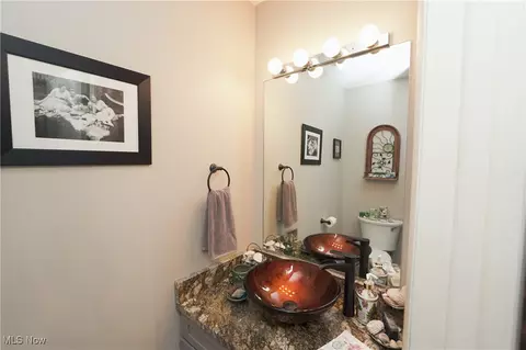 Bath - 655 Hampton Ridge Dr, Akron, OH 44313 photo 1 of 5