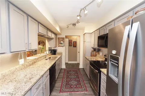 Kitchen - 655 Hampton Ridge Dr, Akron, OH 44313 photo 1 of 4