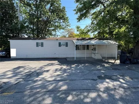 8109 Russell Ln, Cleveland, OH 44144