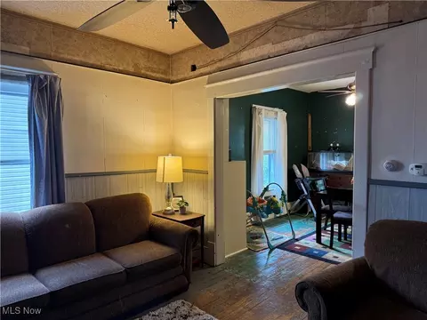 Living - 15 E 8th St, Ashland, OH 44805 photo 2 of 2