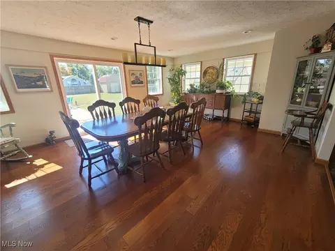 Dining - 212 Taylor Blvd, Lagrange, OH 44050 photo 2 of 2