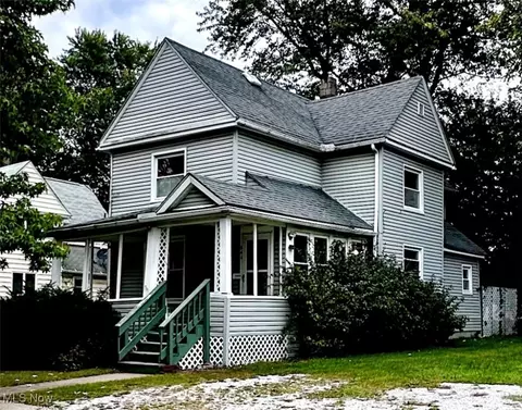 544 Buffalo St, Conneaut, OH 44030