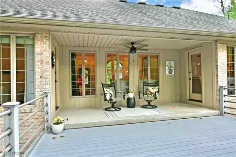Exterior - 5551 Walnut Grove Cir, Struthers, OH 44471 photo 4 of 9