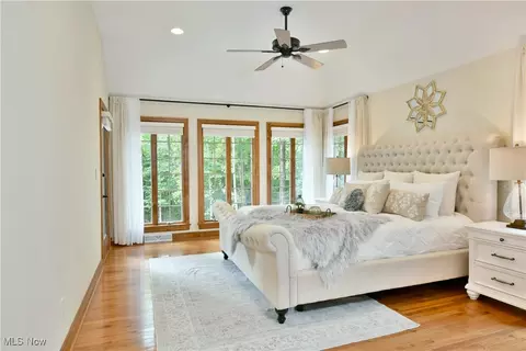 Bedroom - 5551 Walnut Grove Cir, Struthers, OH 44471 photo 1 of 7