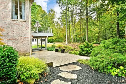 Exterior - 5551 Walnut Grove Cir, Struthers, OH 44471 photo 7 of 9