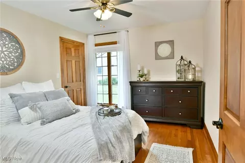 Bedroom - 5551 Walnut Grove Cir, Struthers, OH 44471 photo 6 of 7