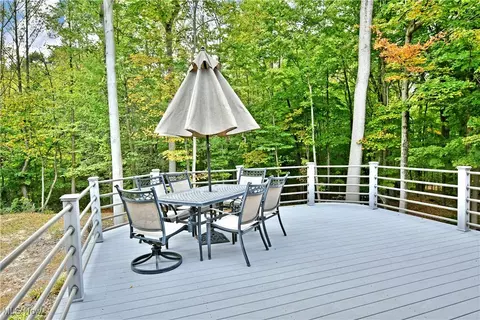Exterior - 5551 Walnut Grove Cir, Struthers, OH 44471 photo 3 of 9
