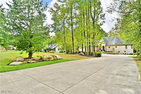 Exterior - 5551 Walnut Grove Cir, Struthers, OH 44471 photo 9 of 9
