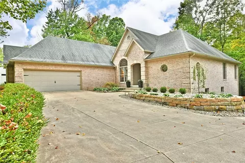 5551 Walnut Grove Cir, Struthers, OH 44471