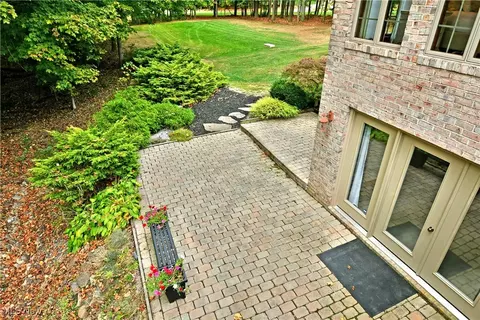 Exterior - 5551 Walnut Grove Cir, Struthers, OH 44471 photo 6 of 9