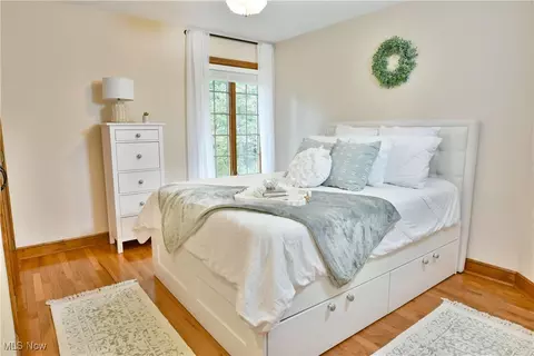 Bedroom - 5551 Walnut Grove Cir, Struthers, OH 44471 photo 4 of 7