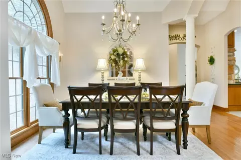 Dining - 5551 Walnut Grove Cir, Struthers, OH 44471 photo 2 of 4