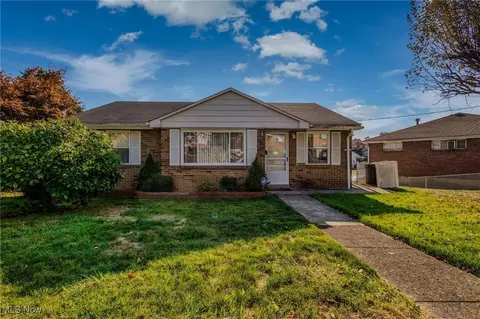 130 Circle Dr, Weirton, WV 26062