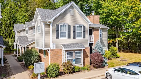 3391 Lenox Village Dr, Fairlawn, OH 44333