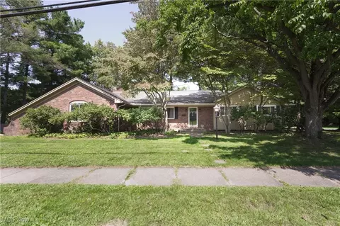 1123 Romayne Dr, Akron, OH 44313
