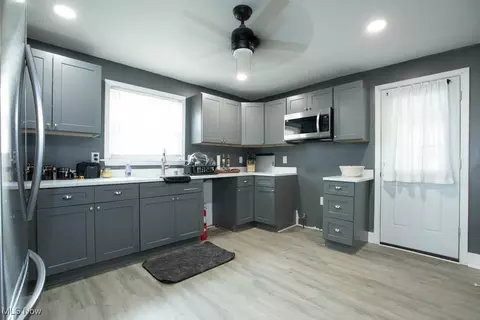21770 Ivan Ave, Euclid, OH 44123 photo 3