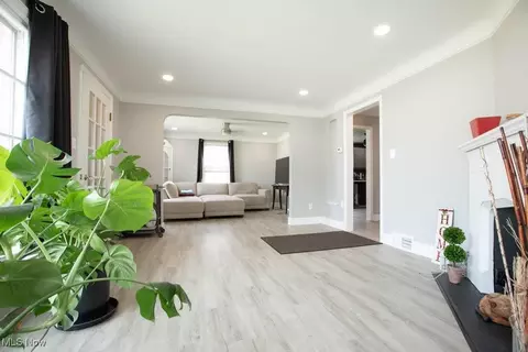 21770 Ivan Ave, Euclid, OH 44123 photo 5