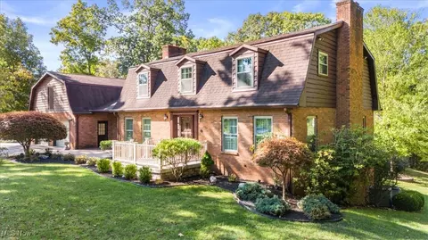 140 Richwood Ct, Belpre, OH 45714