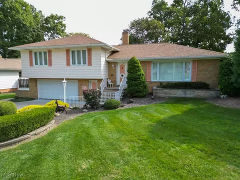7681 Green Valley Dr, Parma, OH 44134