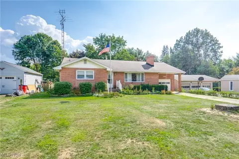 2480 41st St NE, Canton, OH 44705