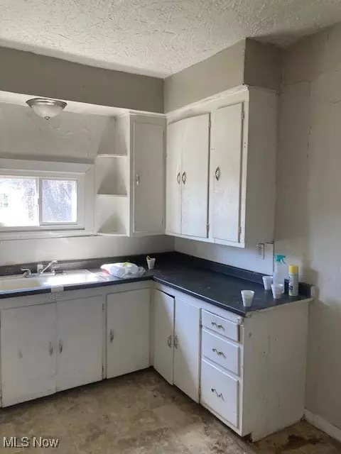 352 11th St, Elyria, OH 44035 photo 4