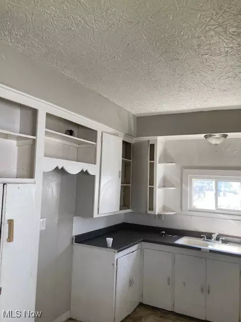 352 11th St, Elyria, OH 44035 photo 6