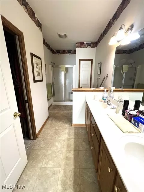 Bath - 6950 Knight Ave NW, Canton, OH 44708 photo 1 of 2