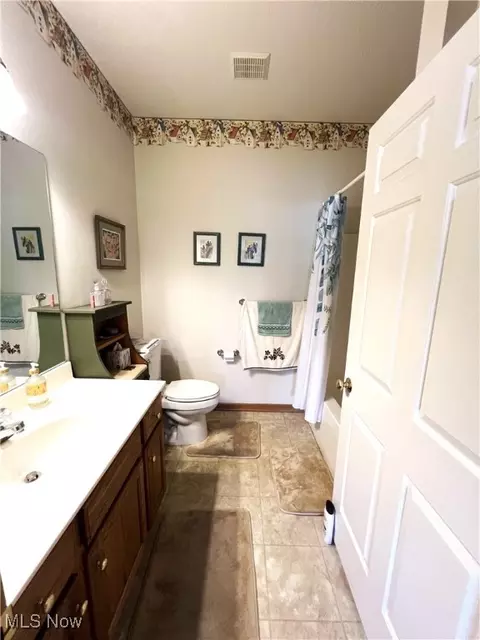 Bath - 6950 Knight Ave NW, Canton, OH 44708 photo 2 of 2