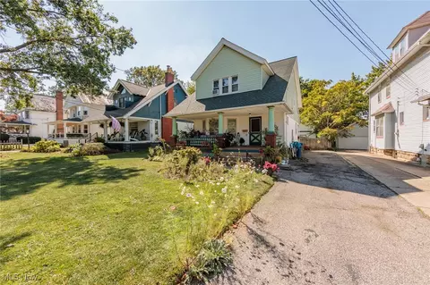 1292 Summit Ave, Lakewood, OH 44107