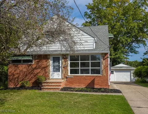 21091 Carol Dr, Euclid, OH 44119