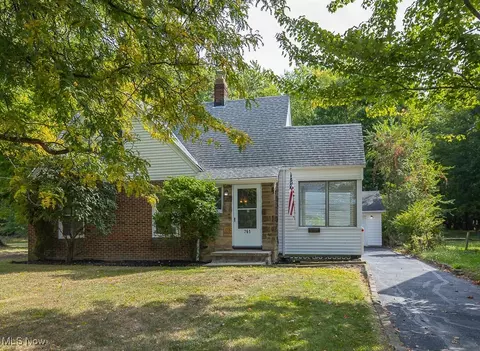 761 E 250th St, Euclid, OH 44132