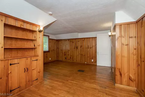 Bedroom - 761 E 250th St, Euclid, OH 44132 photo 3 of 3