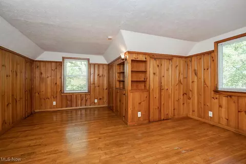 Bedroom - 761 E 250th St, Euclid, OH 44132 photo 2 of 3
