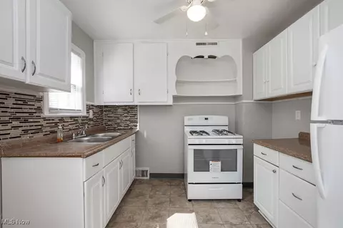 Kitchen - 761 E 250th St, Euclid, OH 44132 photo 1 of 2