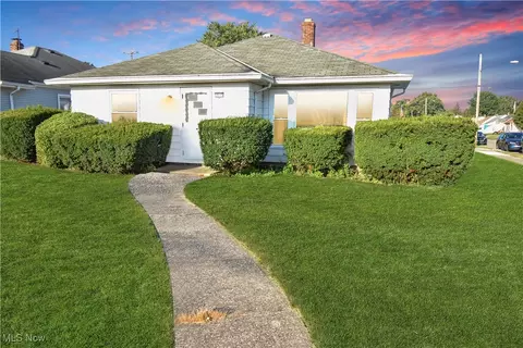 32145 Densmore Rd, Willowick, OH 44095