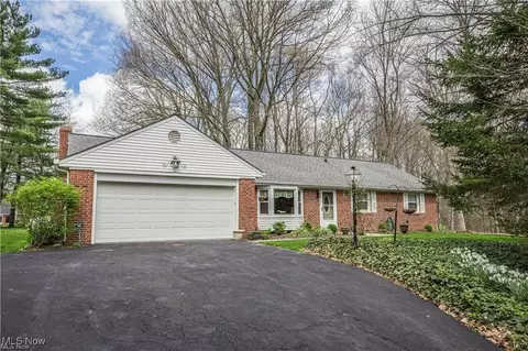 223 Cranberry Trl, Sagamore Hills, OH 44067