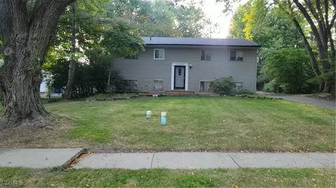 13237 Richards Dr, Strongsville, OH 44149