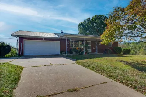 1701 New England Ridge Rd, Washington, WV 26181