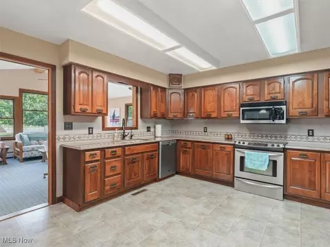 Kitchen - 3098 E Union Rd, Jefferson, OH 44047 photo 4 of 5