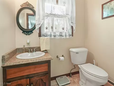 Bath - 3098 E Union Rd, Jefferson, OH 44047 photo 1 of 3