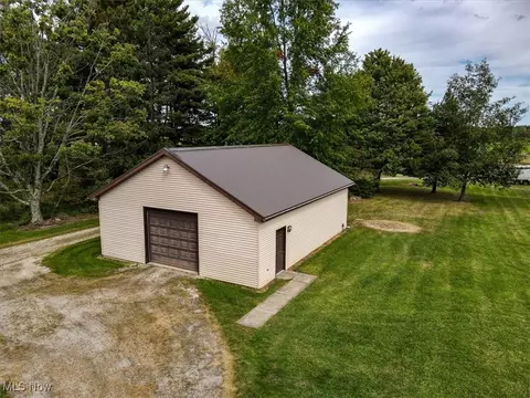 Exterior - 3098 E Union Rd, Jefferson, OH 44047 photo 3 of 5