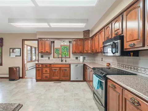Kitchen - 3098 E Union Rd, Jefferson, OH 44047 photo 2 of 5