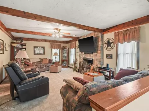 Living - 3098 E Union Rd, Jefferson, OH 44047 photo 1 of 2
