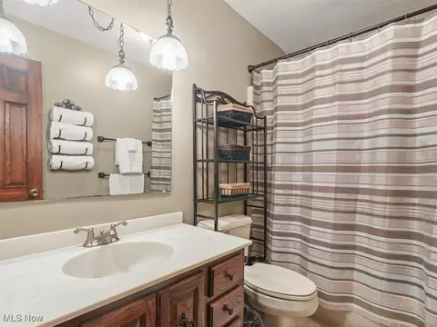 Bath - 3098 E Union Rd, Jefferson, OH 44047 photo 2 of 3