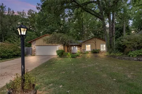 136 Graybark Ln, Amherst, OH 44001