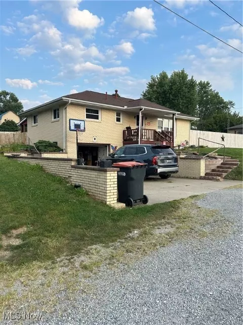 49098 Faulk Dr, East Liverpool, OH 43920