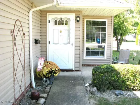 6884 Stratford Cir #D, Mentor, OH 44060