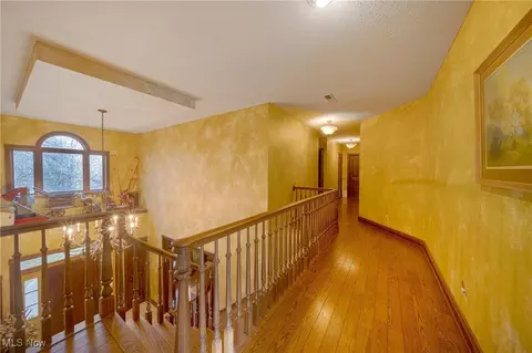 Entry Way - 10000 Wisner Rd, Chardon, OH 44024 photo 3 of 4
